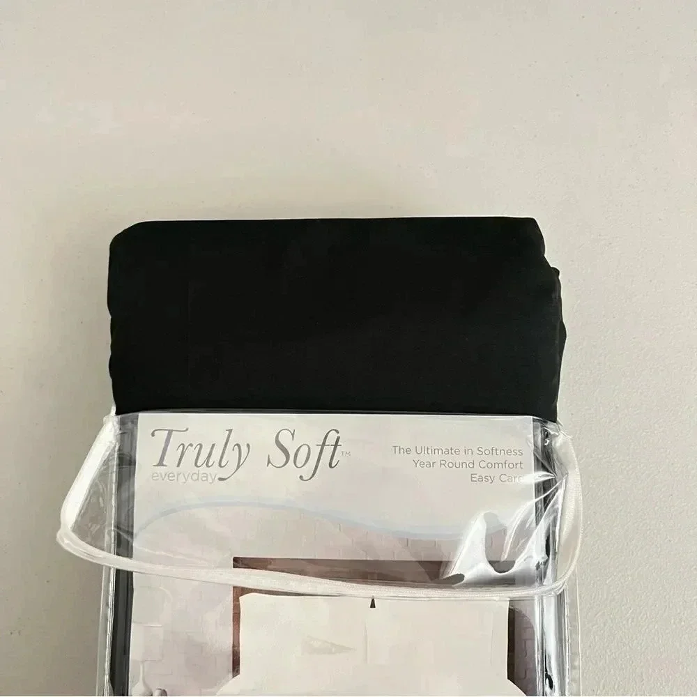 Truly Soft Everyday Duvet Cover and Shams Mini Set Black Full/ Queen